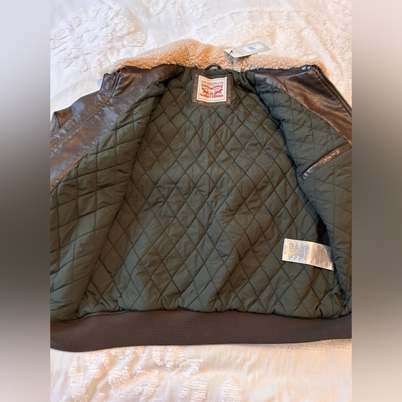 NWT Levi’s Leather Sherpa Bomber Jacket - Picture 7 of 9